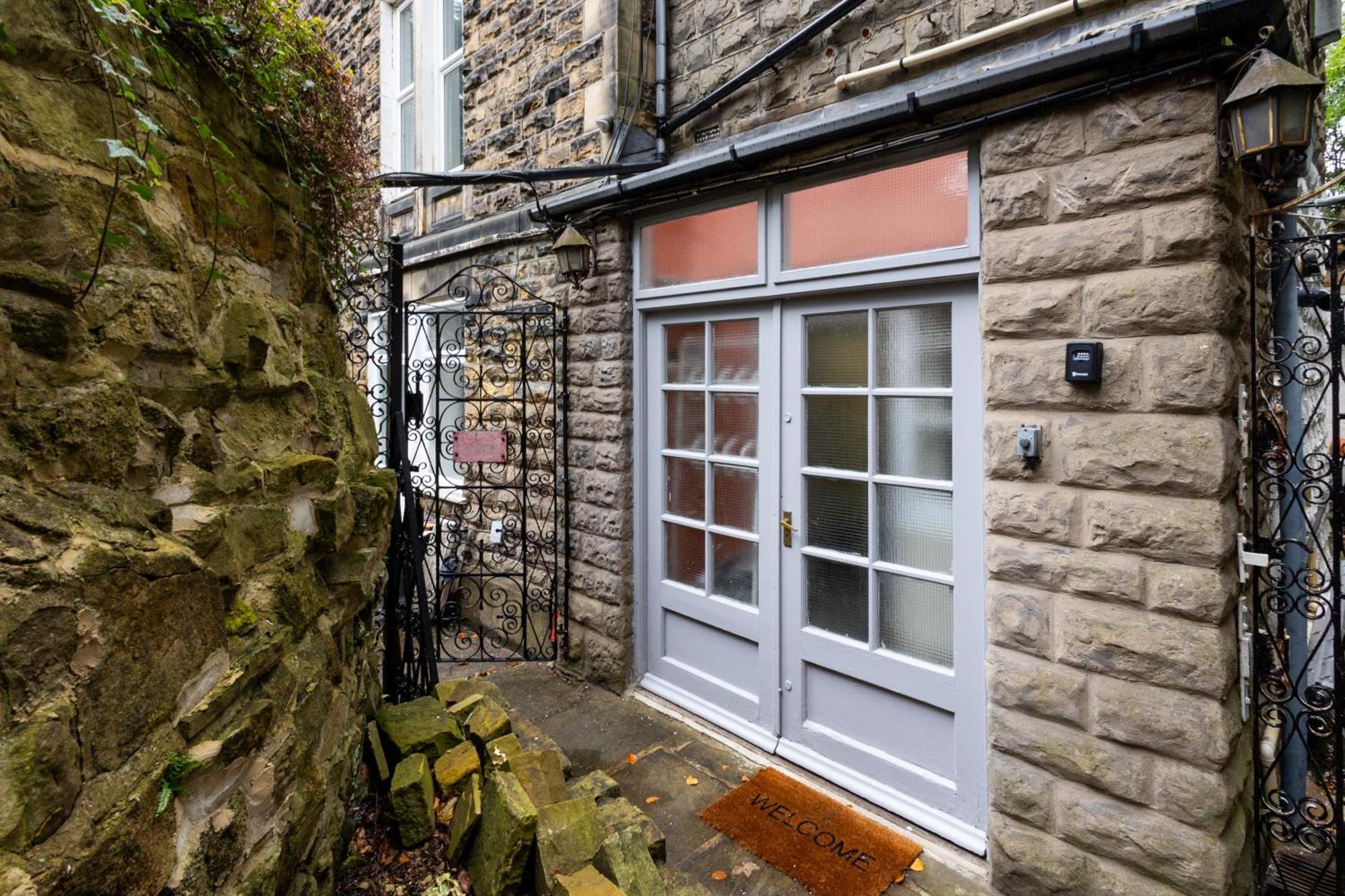 Spacious 3 Bedroom Ground Floor Apartment - 10 Mins From City Centre Leeds  Esterno foto