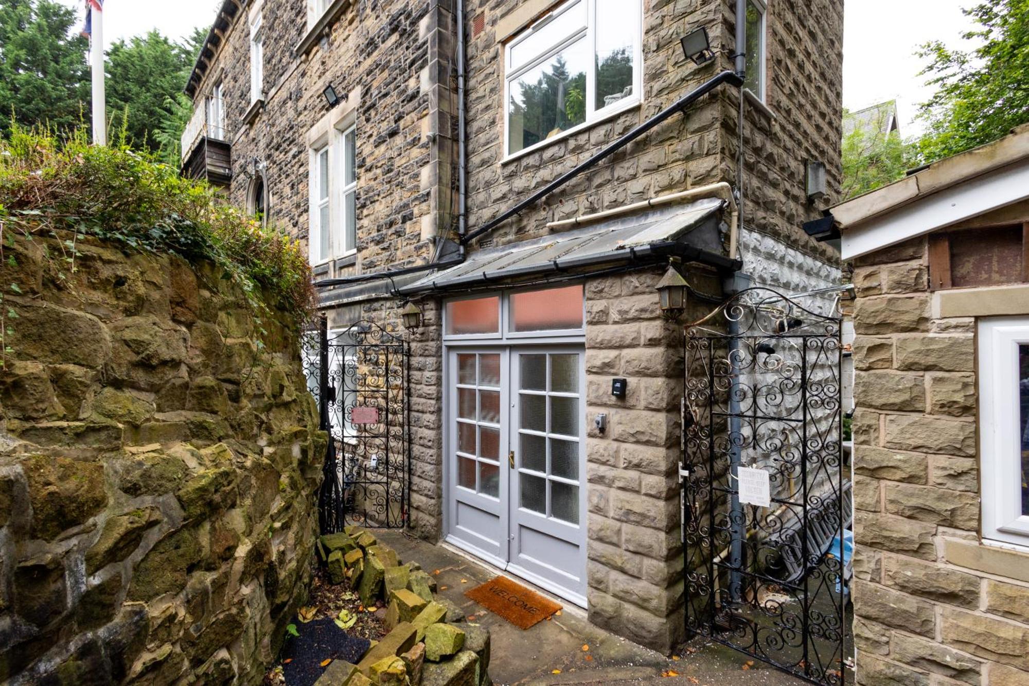 Spacious 3 Bedroom Ground Floor Apartment - 10 Mins From City Centre Leeds  Esterno foto