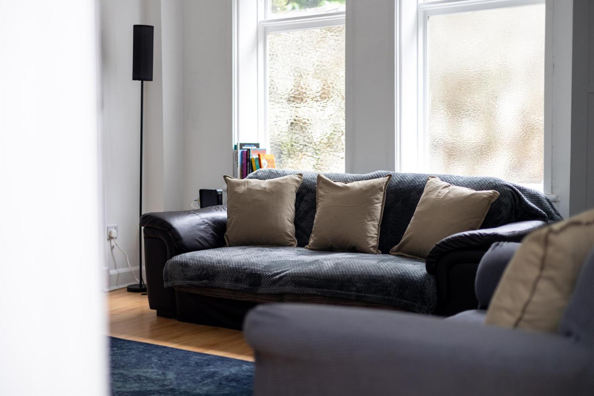 Spacious 3 Bedroom Ground Floor Apartment - 10 Mins From City Centre Leeds  Esterno foto