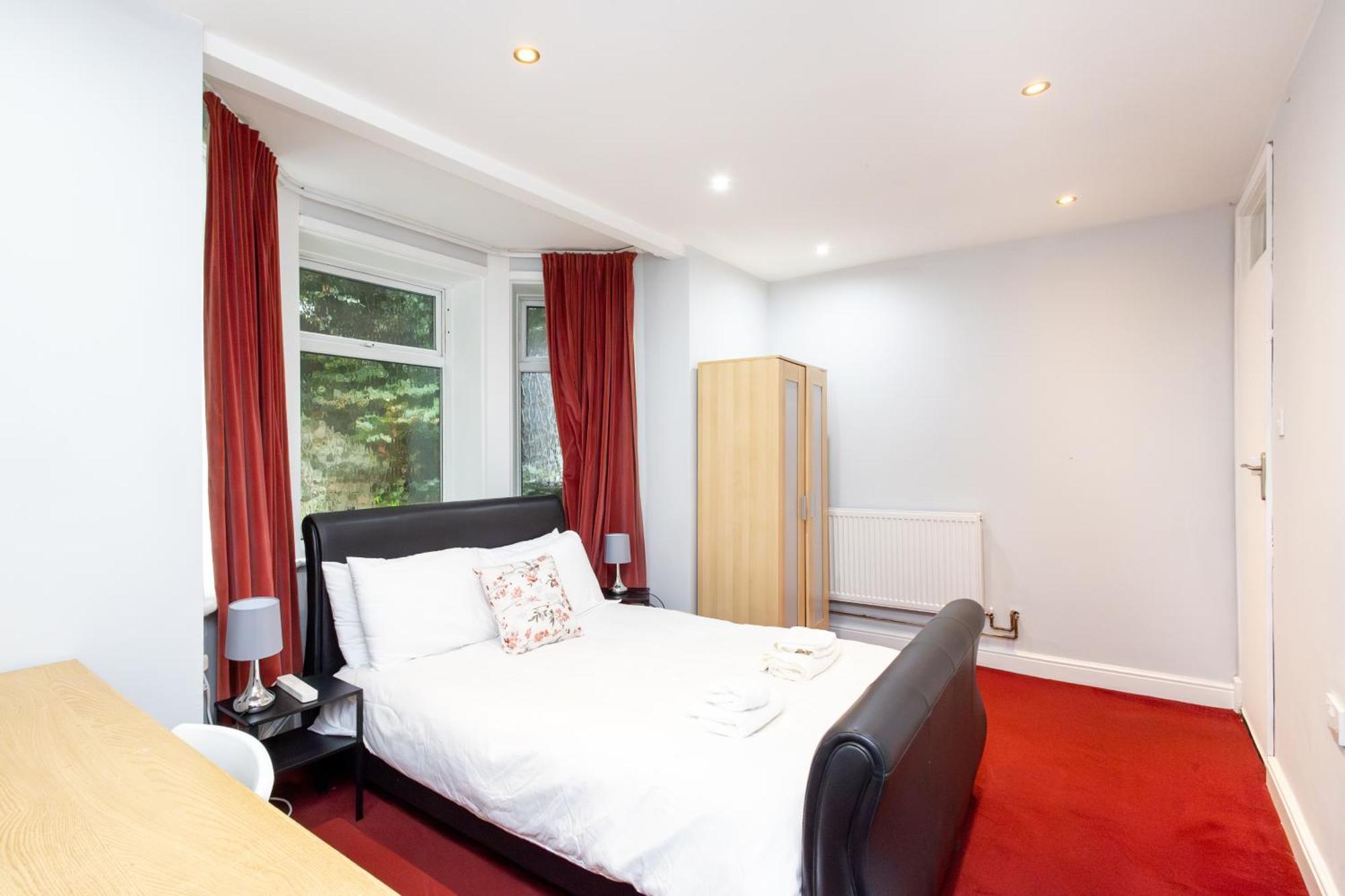 Spacious 3 Bedroom Ground Floor Apartment - 10 Mins From City Centre Leeds  Esterno foto