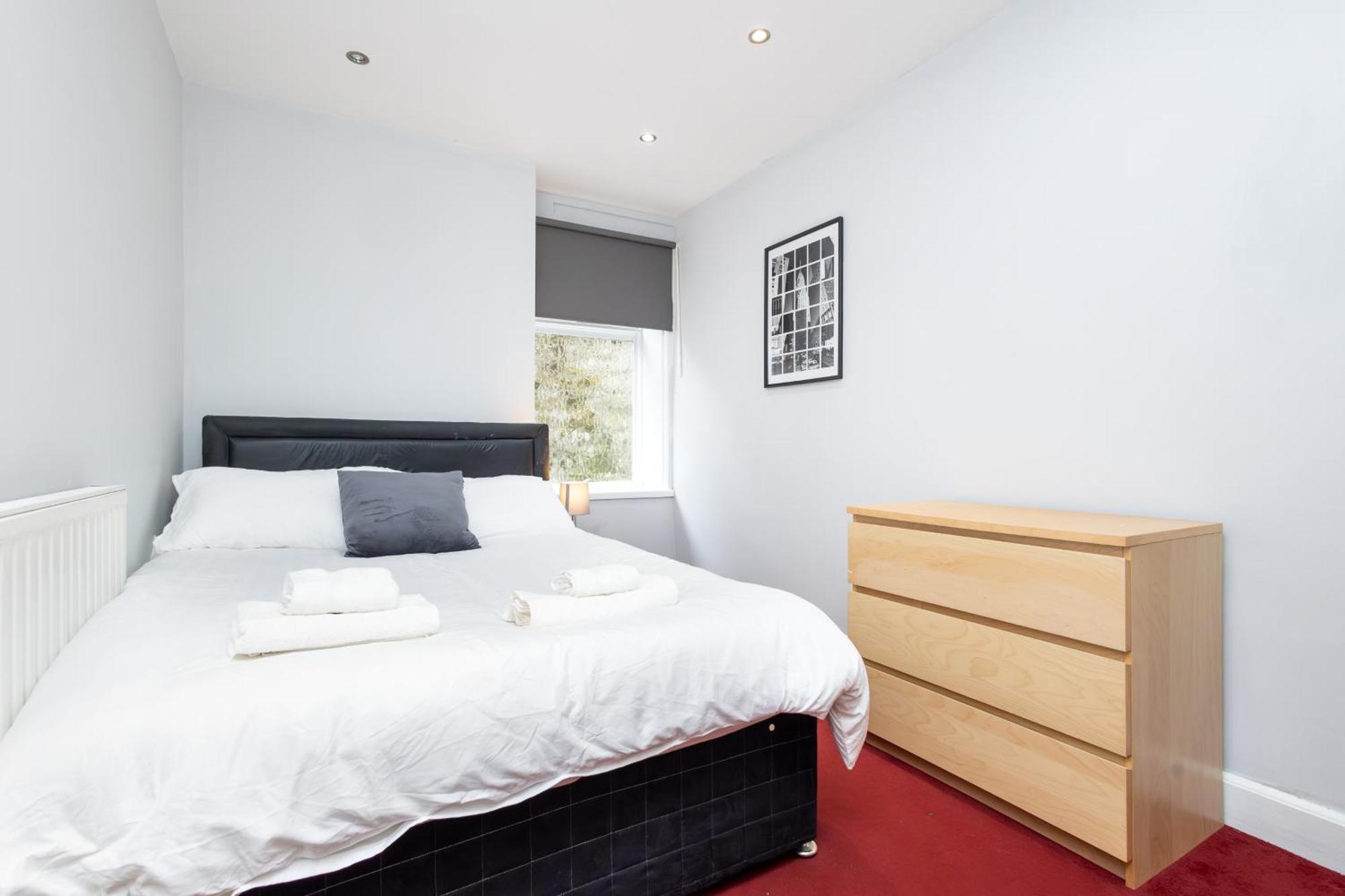 Spacious 3 Bedroom Ground Floor Apartment - 10 Mins From City Centre Leeds  Esterno foto