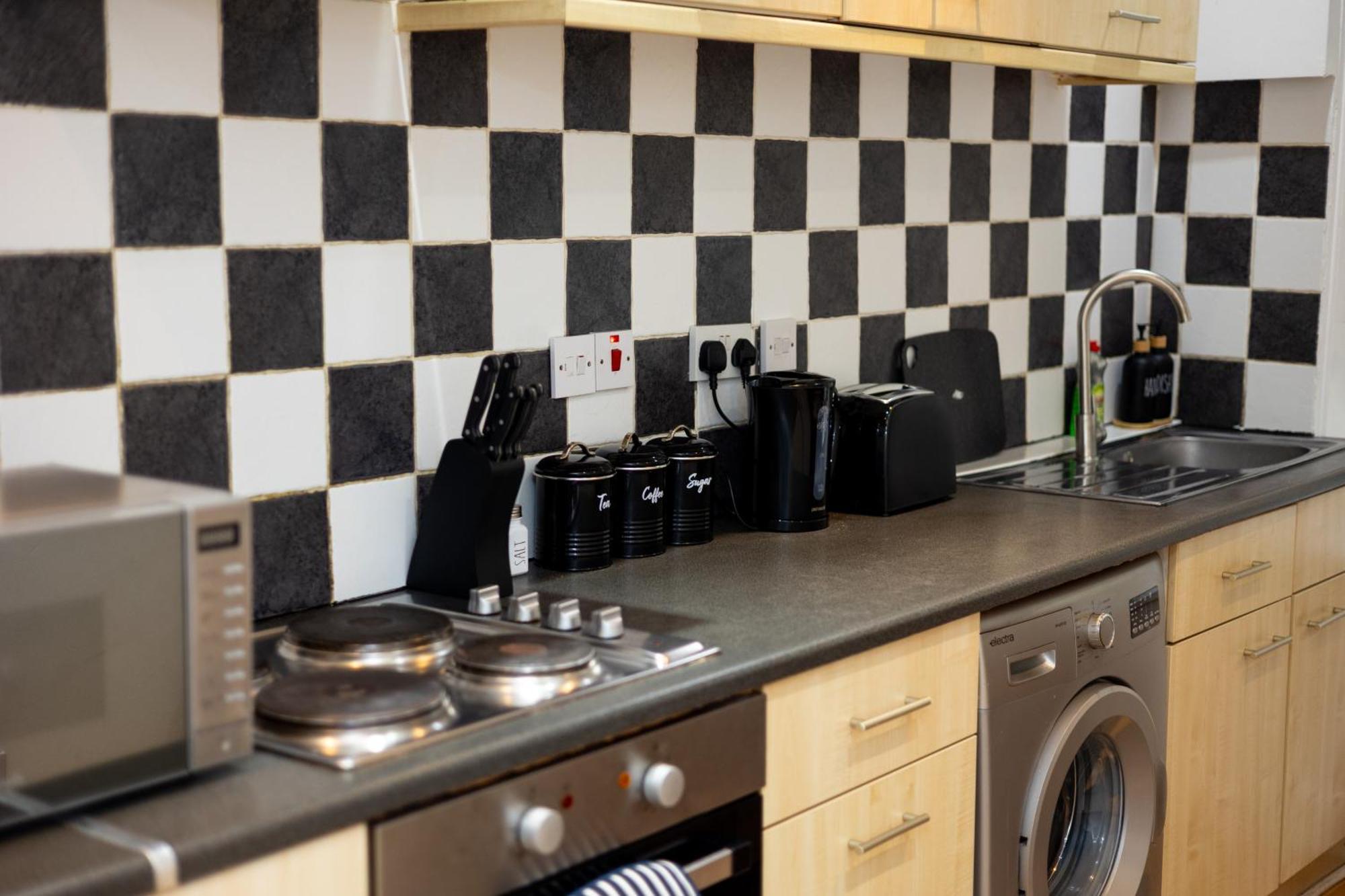 Spacious 3 Bedroom Ground Floor Apartment - 10 Mins From City Centre Leeds  Esterno foto
