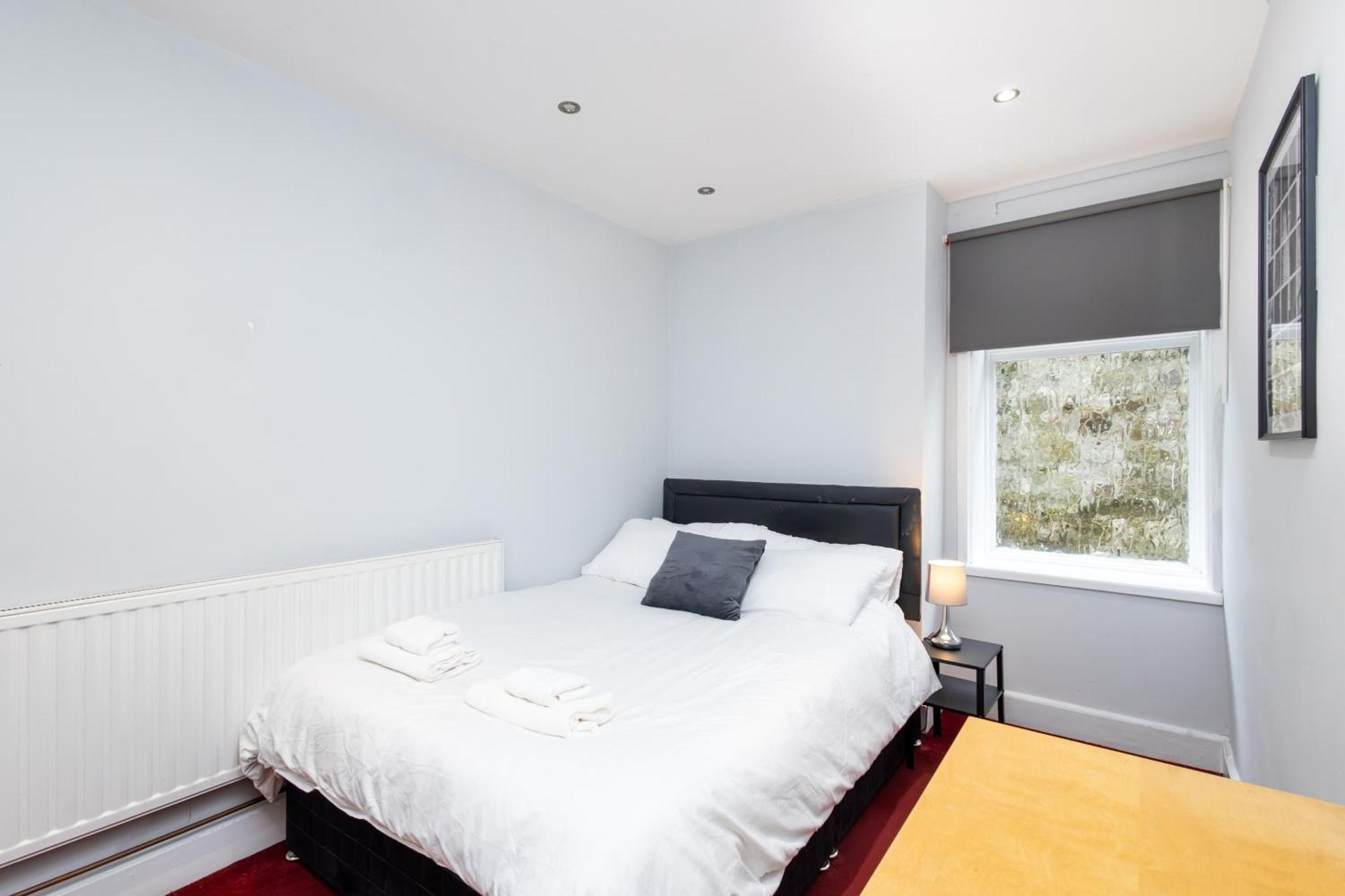 Spacious 3 Bedroom Ground Floor Apartment - 10 Mins From City Centre Leeds  Esterno foto
