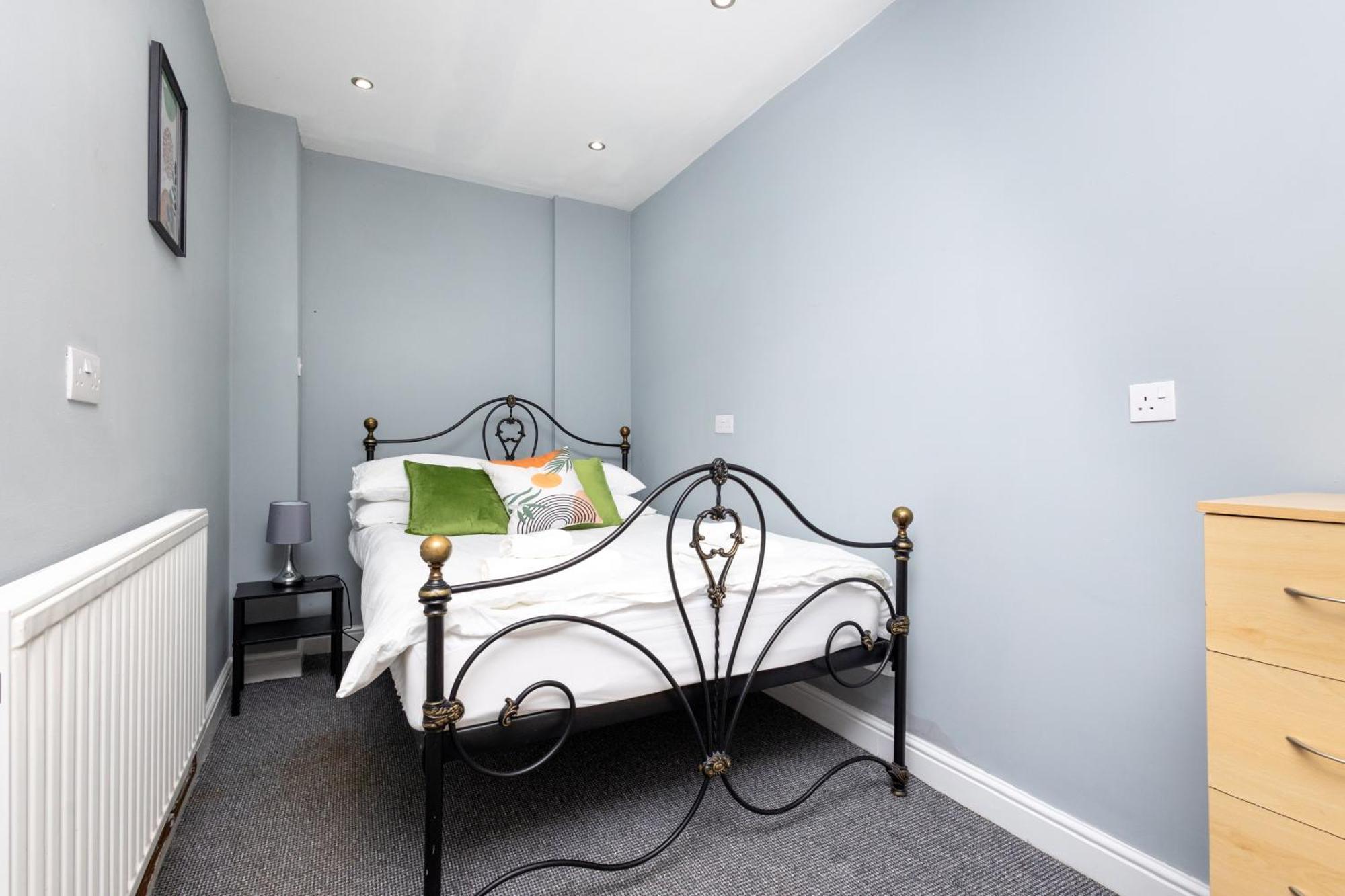 Spacious 3 Bedroom Ground Floor Apartment - 10 Mins From City Centre Leeds  Esterno foto